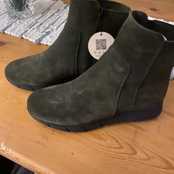 NIB La Canadienne Olive Suede Weatherproof Boots - Picture 4 of 6